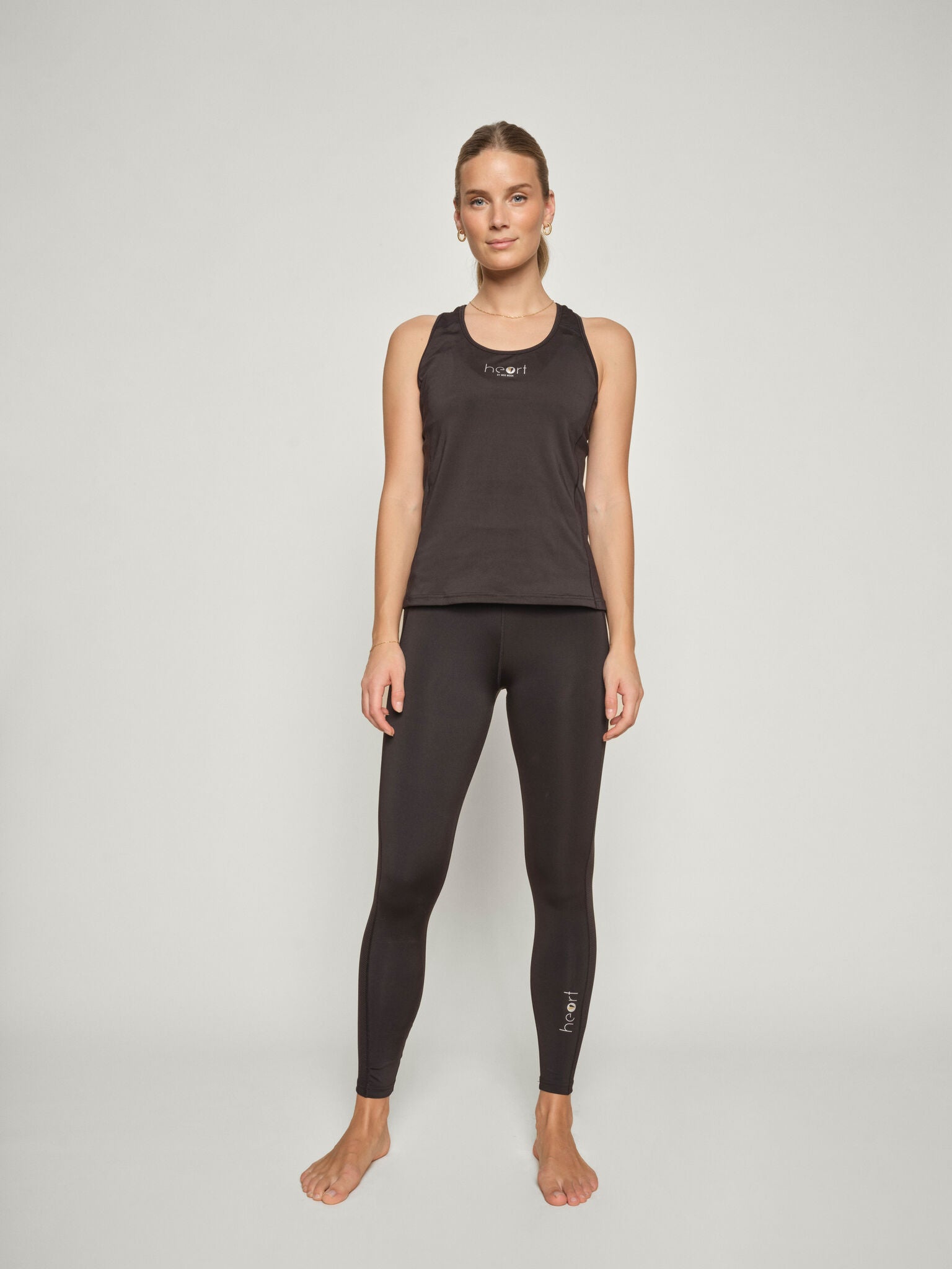 Modelshot / Black / Detail